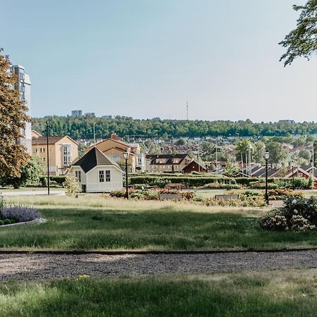 Slottsparken Motel Хускварна Екстериор снимка
