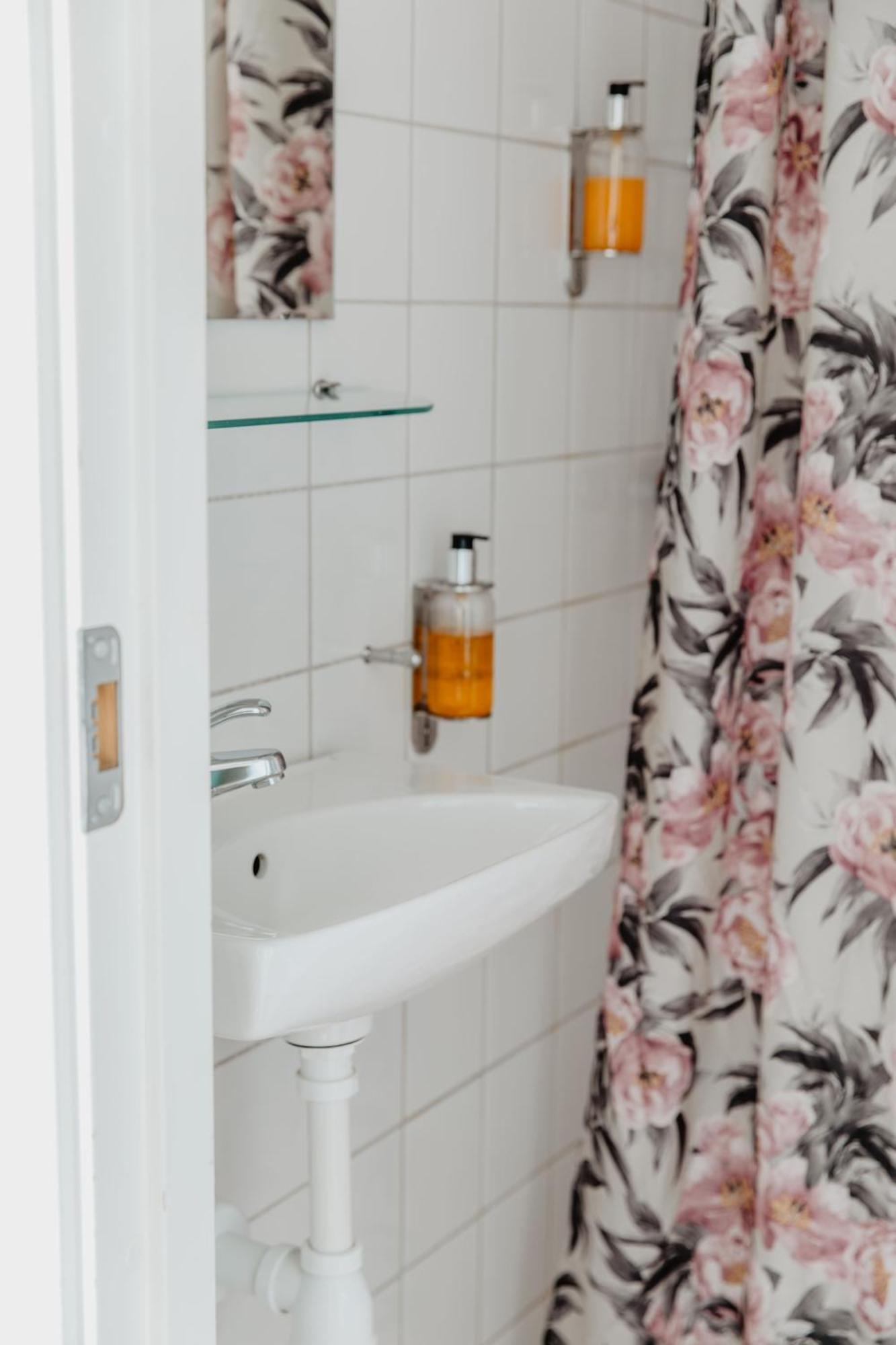Slottsparken Motel Хускварна Екстериор снимка