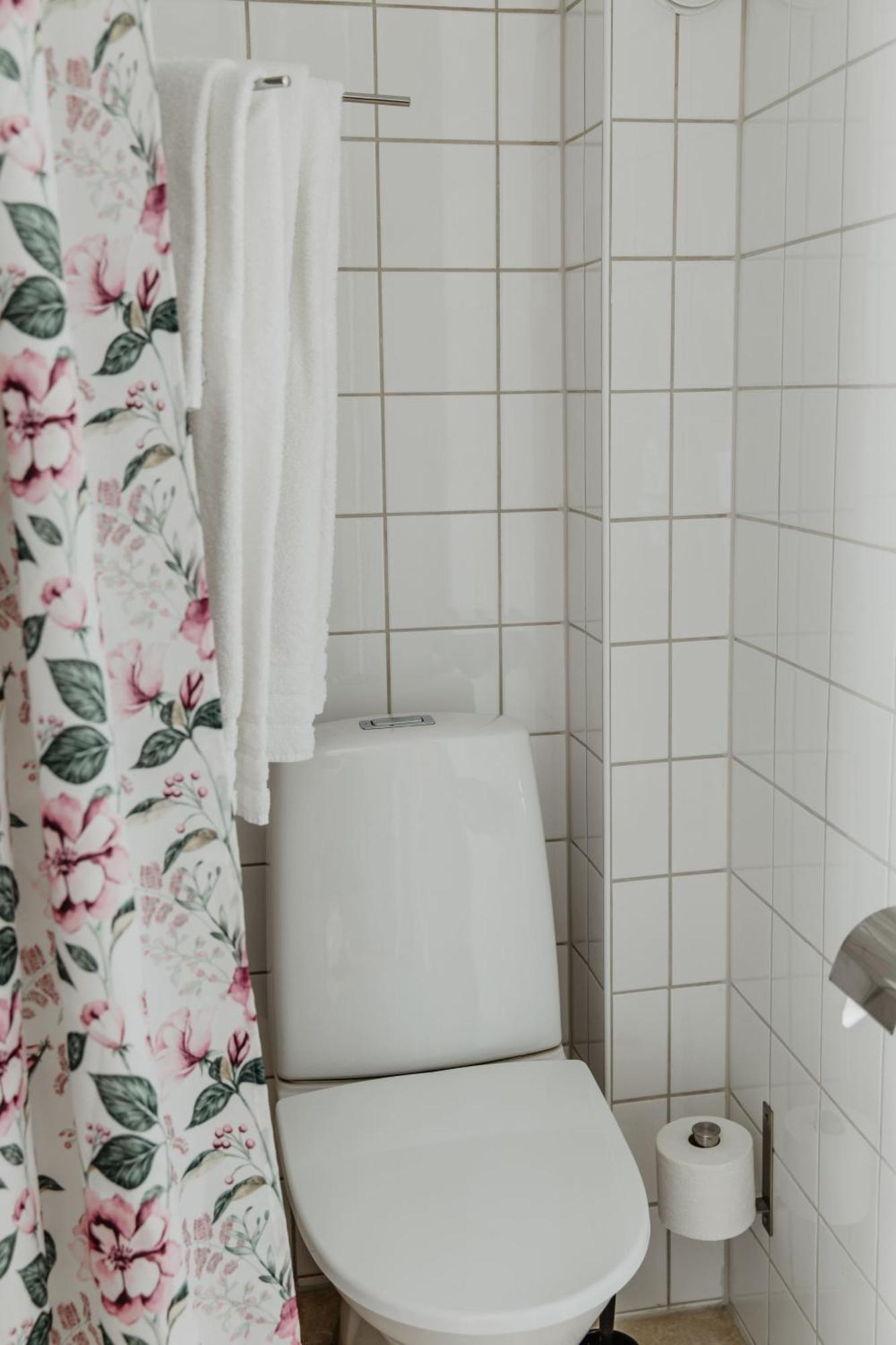 Slottsparken Motel Хускварна Екстериор снимка
