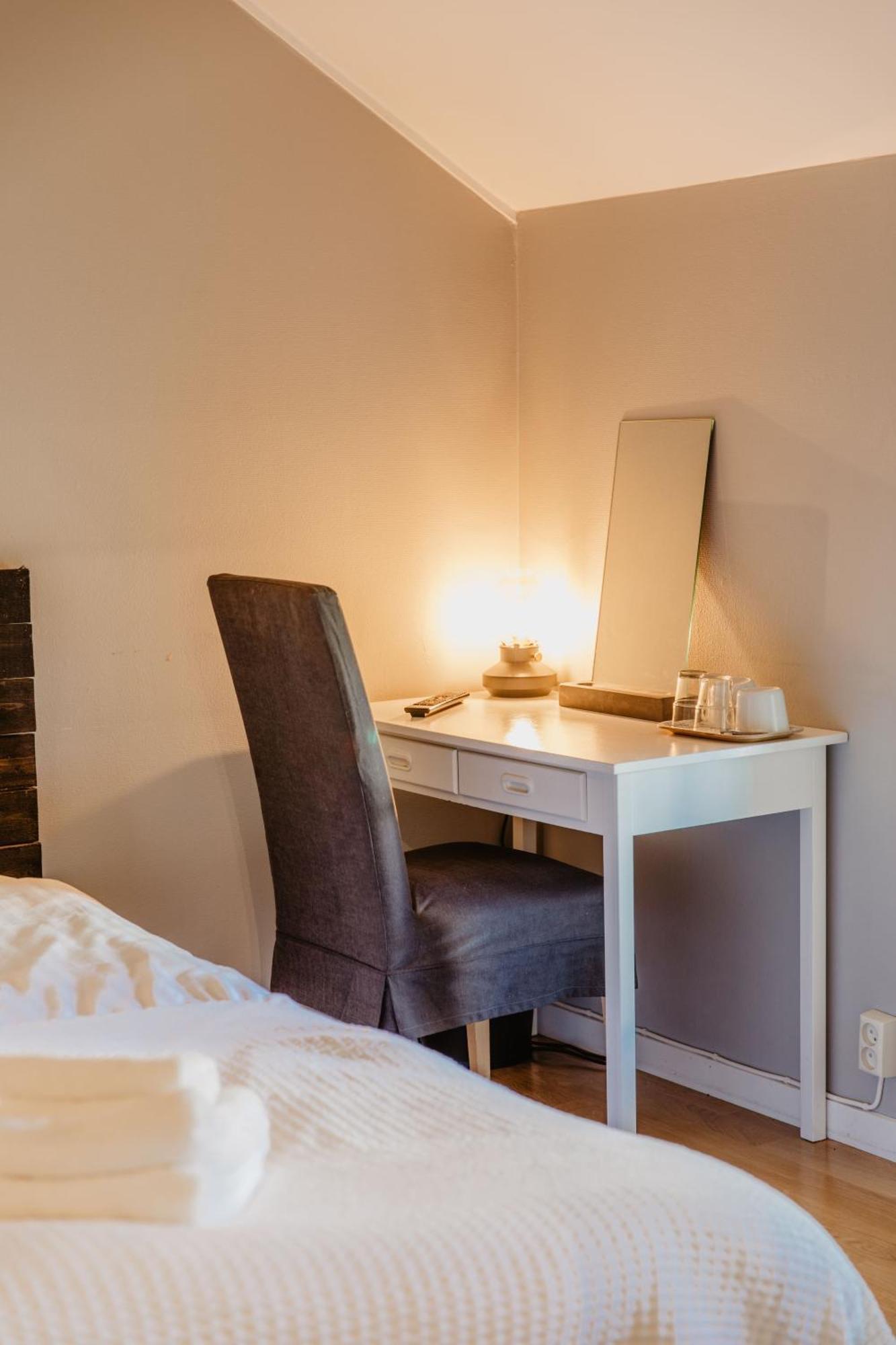 Slottsparken Motel Хускварна Екстериор снимка