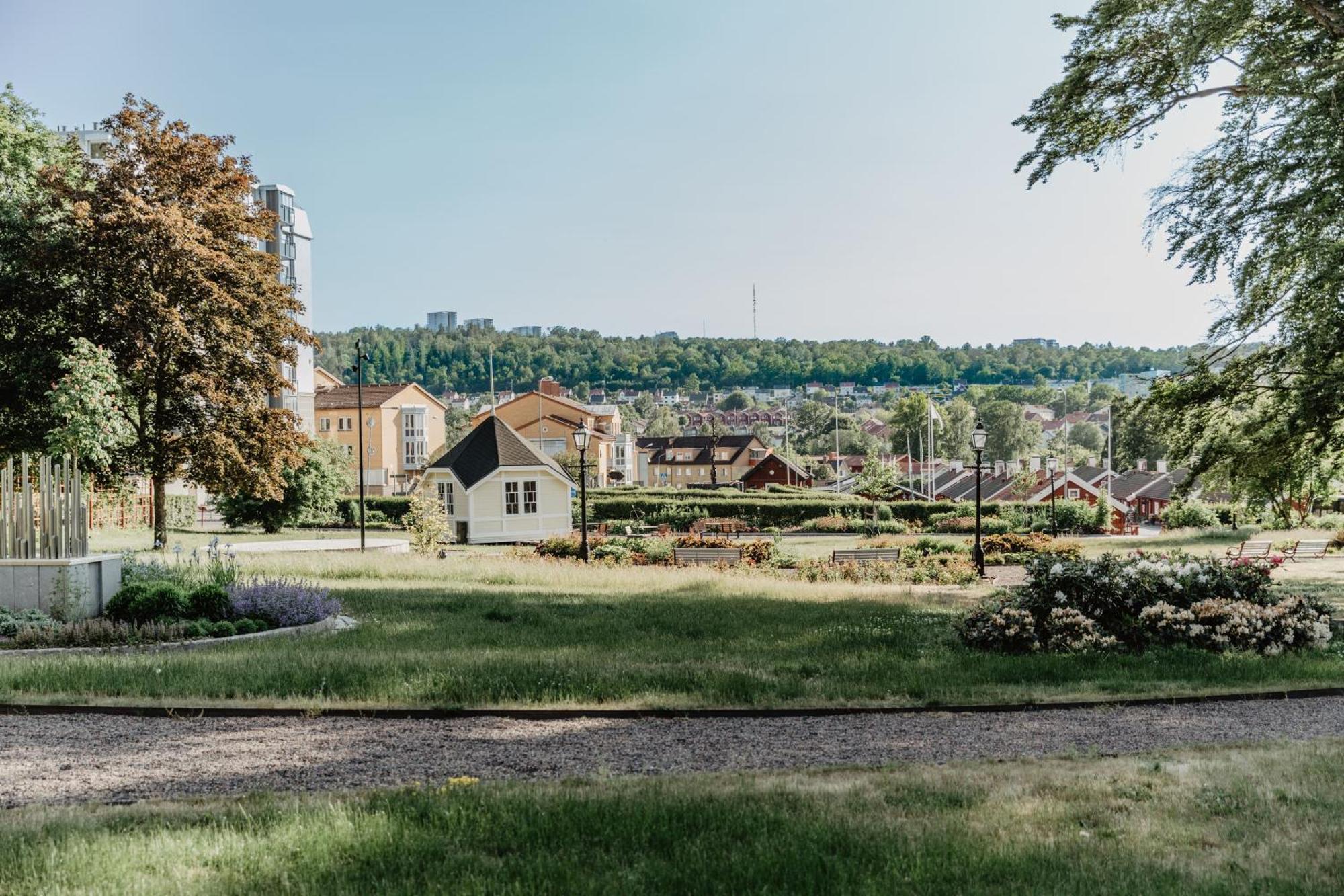 Slottsparken Motel Хускварна Екстериор снимка