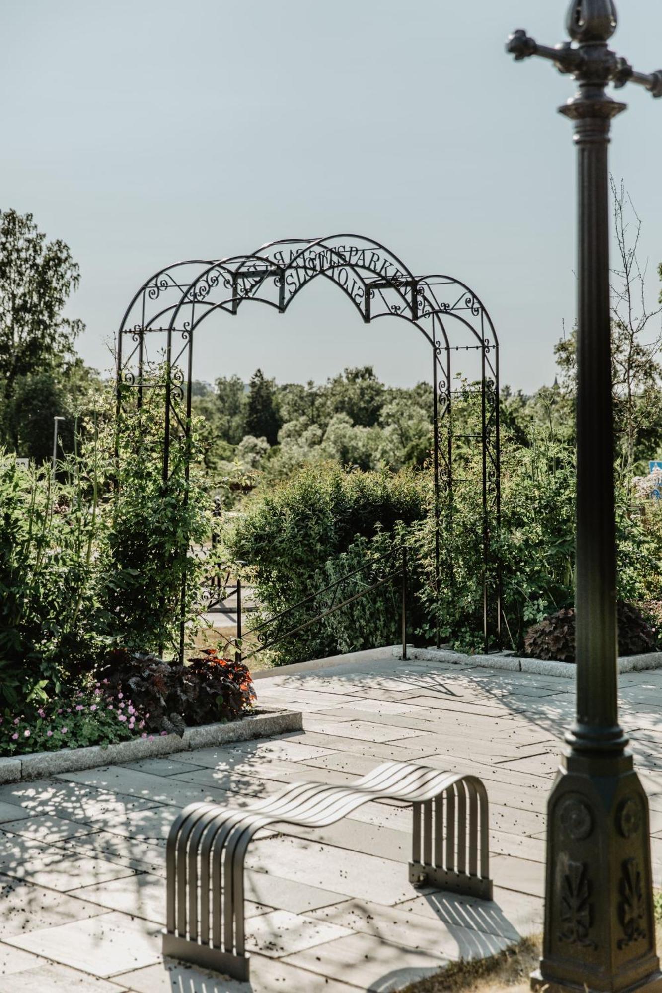 Slottsparken Motel Хускварна Екстериор снимка